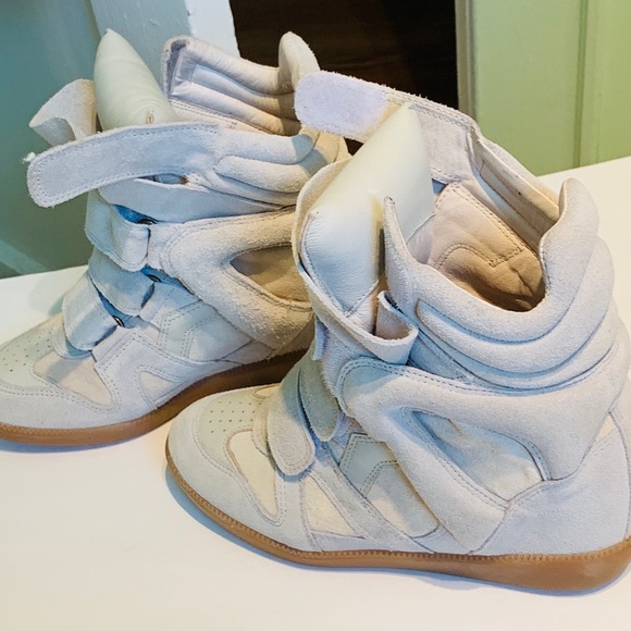 Isabel Marant Shoes - ISABEL MARANT
Suede & Leather Sneaker no stains